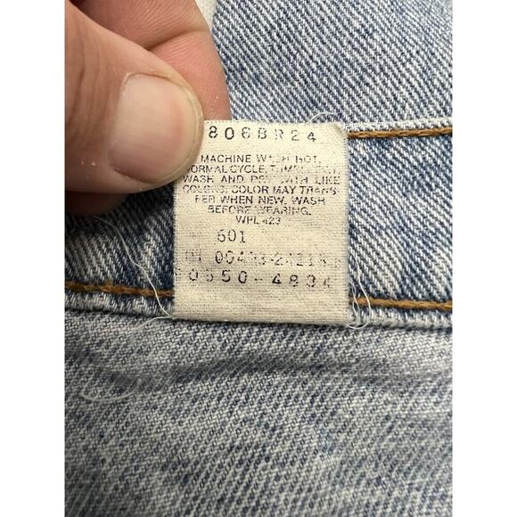 Vintage Levi’s 550 Relaxed Fit Straight Leg Jeans Light Blue Men's Size 42 x32 - Picture 7 of 10